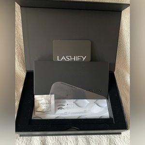 Lashify Control Kit. Used once some gossamers are gone. Excellent condition.